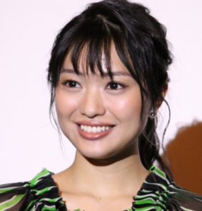 北原里英